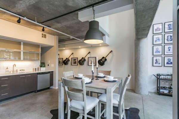 Luxe + Modern Johnny Cash Inspired Executive Condo Nashville Kültér fotó